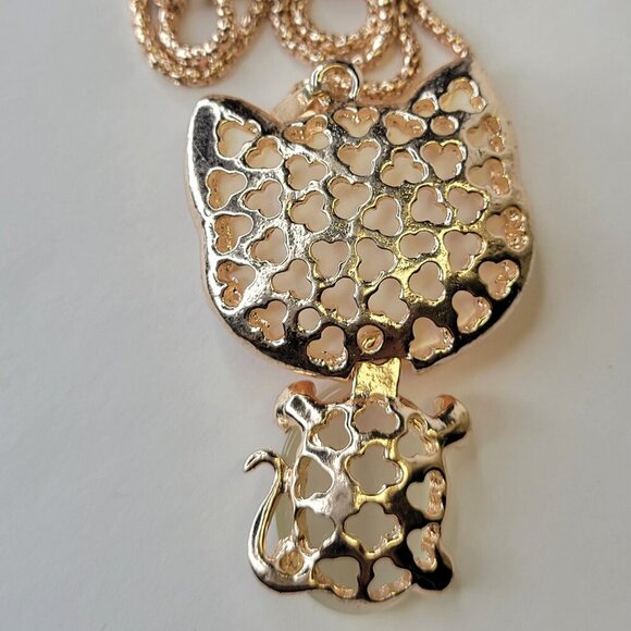 Rose Quartz Cat Pendant Necklace - Picture 4 of 9